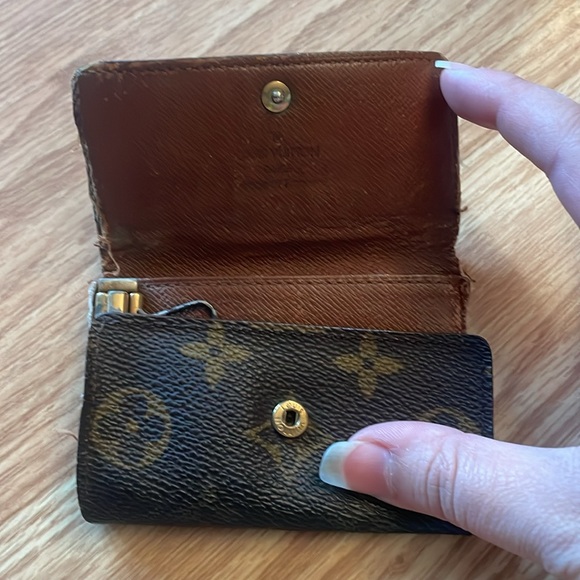 Louis Vuitton 6 key holder - Picture 3 of 8